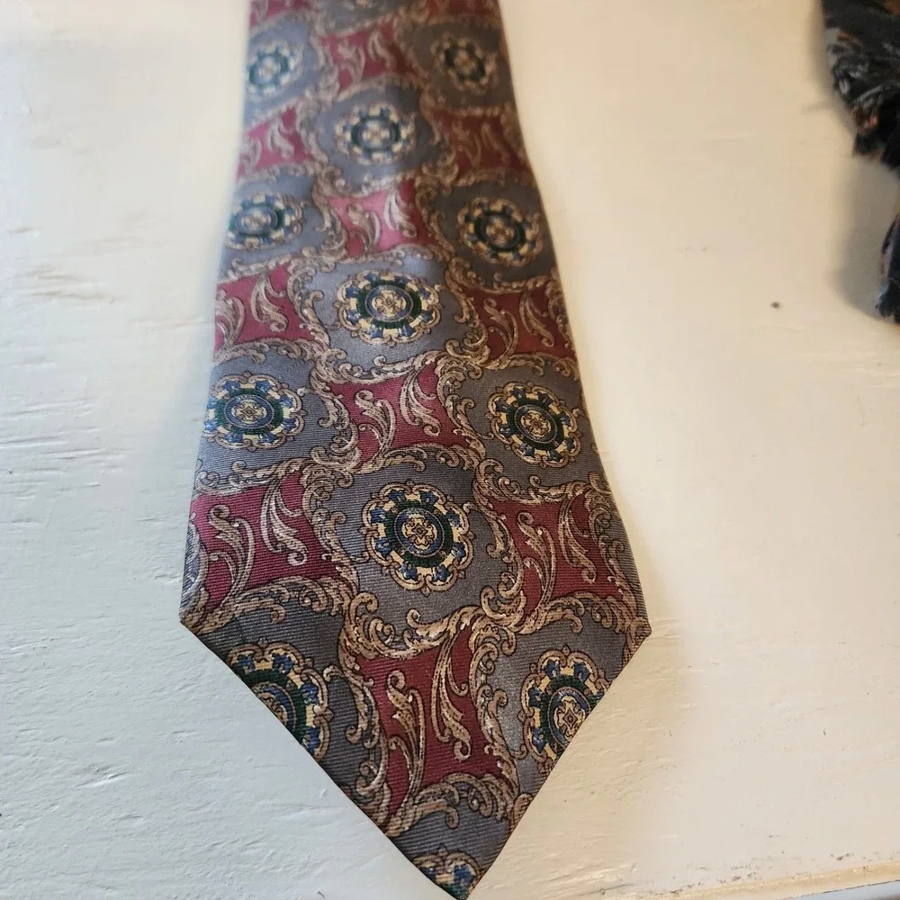 Men's Bill Blass Tie 100% Silk Abstract Multi Color Print ,Burgandy, Stone